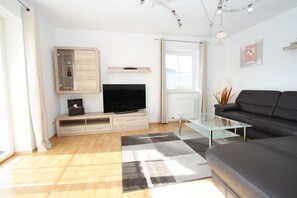 TV - Mansion in Goldegg Near Ski Lift (Goldegg)