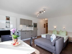 Apartment | Private kitchen - Apartment With Terrace in Kaprun, Salzburg (Kaprun)