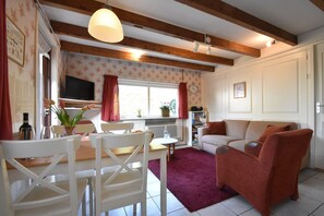 House | Dining - Pleasing Holiday Home in 't Zand near Dutch Coast (t Zand)