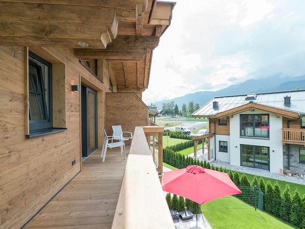 Chalet | Balcony - Modern Chalet With Sauna in Piesendorf (Piesendorf)