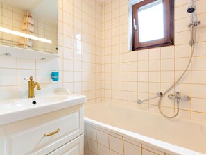 Apartment | Badezimmer | Dusche, Handtücher