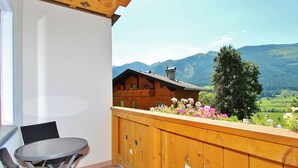Apartment | Balcony - Modern Apartment Near Ski Area in Uttendorf (Uttendorf)