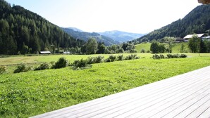 Chalet | Balcony - Charming Chalet in Hinterthal With Sauna (Maria Alm am Steinernen Meer)