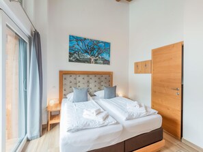 House | 4 bedrooms, individually furnished, bed sheets