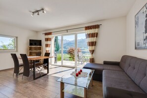 Apartment | Living room - Sunlit Apartment near Ski Area in Walchen (Piesendorf)