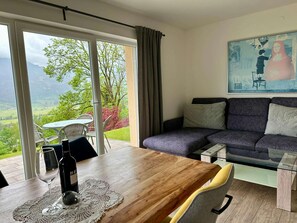 Apartment | Living room - Sunlit Apartment near Ski Area in Walchen (Piesendorf)