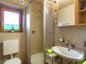 Shower, towels