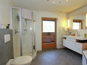 Apartment | Bathroom - Beautiful Apartment in Fügen Tyrol With Parking (Fuegen)