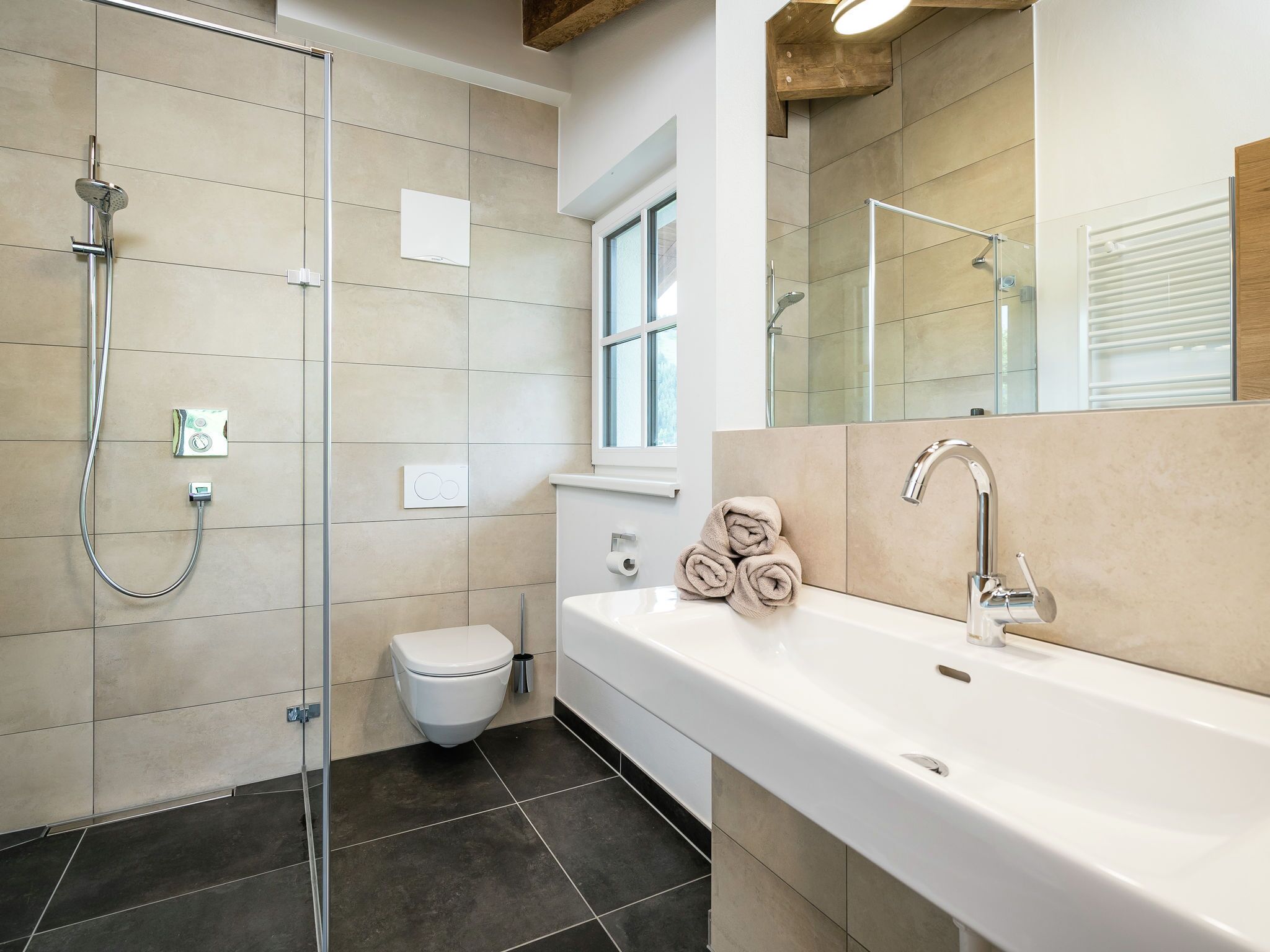 Ferienhaus | Badezimmer | Dusche, Handtücher
