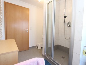 Apartment | Bathroom | Shower, towels