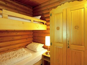 5 habitaciones, muebles diferentes y ropa de cama