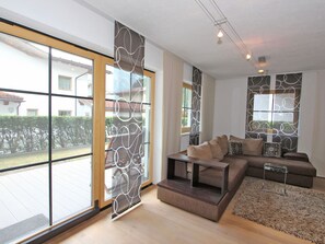 Apartment | Living room - Luxurious Apartment in Mayrhofen With Mountain View (Schwendau)