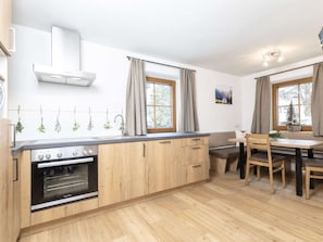 Private kitchen - Scenic Apartment in the Center of Kaltenbach near Ski Area (Kaltenbach)