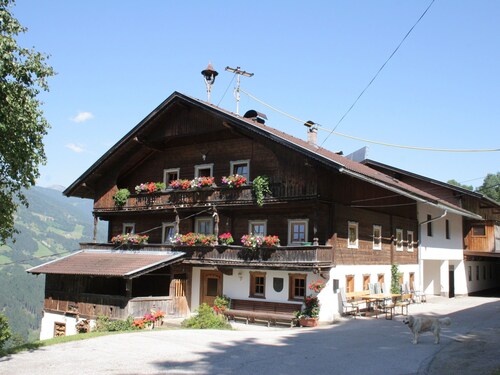 Spacious Farmhouse in Aschau im Zillertal With Meadow View