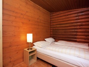 Chalet | 3 bedrooms, individually furnished, bed sheets - Quaint Chalet in Worgl-boden With Terrace (Woergl)