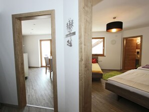 1 bedroom, individually furnished, bed sheets - Hilltop Apartment in Hart im Zillertal near Ski Area (Hart im Zillertal)