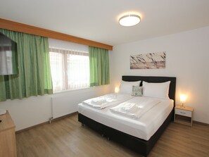 5 bedrooms, cots/infant beds, bed sheets - Quaint Apartment in Fügen With Infrared Sauna (Fuegen)