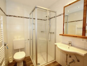 Bathroom | Shower, towels
