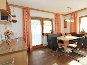 Apartment | Dining