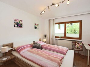 Apartment | 3 bedrooms, iron/ironing board, bed sheets