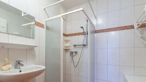 Bathroom - Mountain View Apartment in Piesendorf With Sauna (Piesendorf)