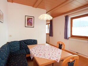 Dining - Cozy Apartment in Gerlosberg near Ski Area (Gerlosberg)