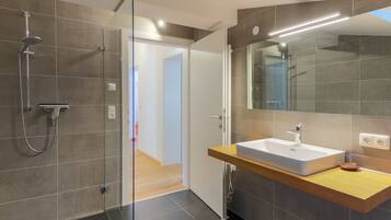 House | Bilik Mandi | Pancuran mandi