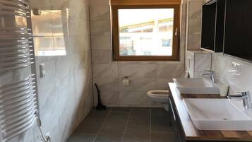 House | Bathroom | Bathtub, towels