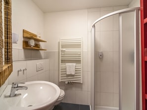 Bathroom - Cozy Apartment in Ellmau With Garden (Ellmau)