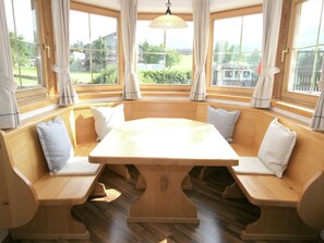 Dining - Spacious Apartment with Garden near Ski Area in Tyrol (Hopfgarten im Brixental)