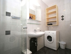 Shower - Spacious Apartment with Garden near Ski Area in Tyrol (Hopfgarten im Brixental)