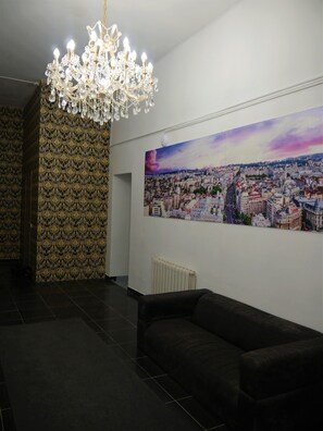 Interior entrance - Piata Uniri Cozy Inn (Bucharest)