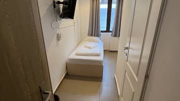 Basic Single Room | 1 bedroom, free WiFi, bed sheets