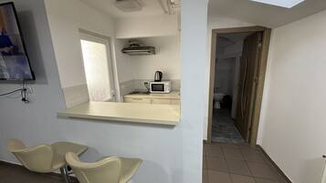 Penthouse, terrasse | 1 chambre, Wi-Fi gratuit, draps fournis