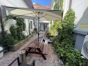 Courtyard - Piata Uniri Cozy Inn (Bucharest)