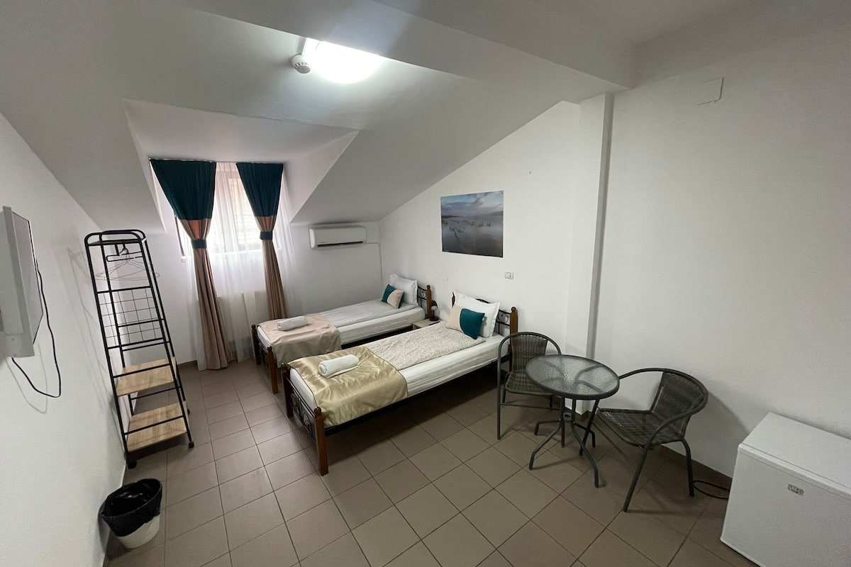 Twin Room | 1 bedroom, free WiFi, bed sheets