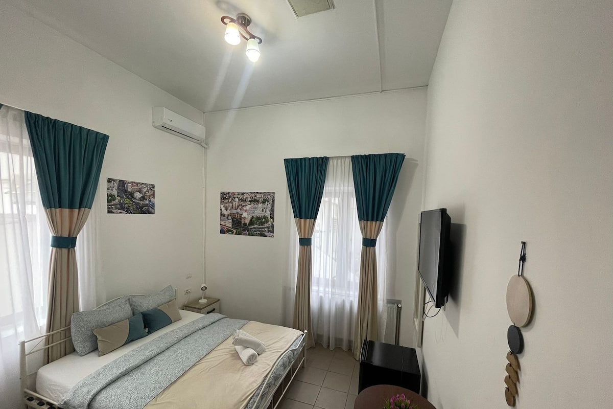 Traditional Double Room | 1 bedroom, free WiFi, bed sheets