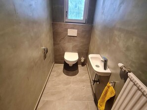 Bathroom - Cozy Holiday Home in Königsleiten near Ski Bus Stop (Wald im Pinzgau)