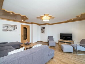 Chalet | Living area - Large Luxury Chalet near Ski Area Zillerarena Königsleiten (Wald im Pinzgau)