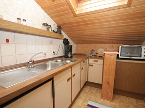 Apartment | Eigene Küche | Wasserkocher mit Kaffee-/Teezubehör, Kühlschrank, Ofen