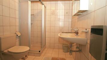 Apartment | Badezimmer | Dusche, Handtücher