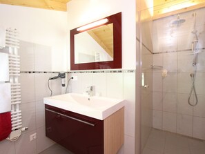 Apartment | Bathroom - Modern Apartment in Itter Near Forest (Itter)
