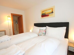 6 Schlafzimmer, Babybetten, Bettwäsche