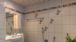 Apartment | Bathroom - Spacious Apartment in Wörgl Tyrol near Ski Area (Woergl)