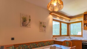 Dining - Spacious Apartment in Wörgl Tyrol near Ski Area (Woergl)