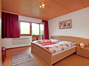 Apartment | 6 bedrooms, individually furnished - Beautiful Apartment in Fugen / Zillertal (Fuegen)