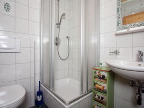 Apartment | Badezimmer | Dusche, Handtücher