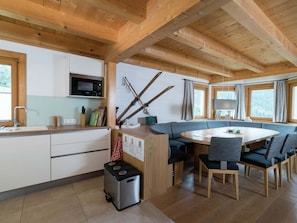 Dining - Chalet in Saalbach-hinterglemm in ski Area (Viehhofen)