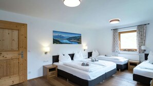 Chalet | 5 bedrooms, iron/ironing board, individually furnished