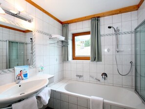 Ferienhaus | Badezimmer | Duschwanne